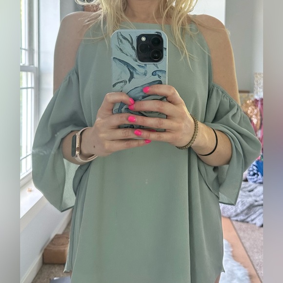 Cold shoulder mint green summer shirt in size M - Picture 2 of 5